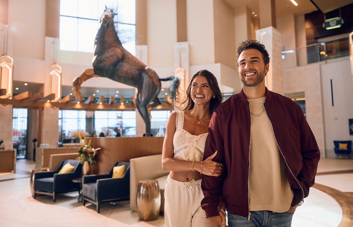 Pareja WHP Lobby Lrg